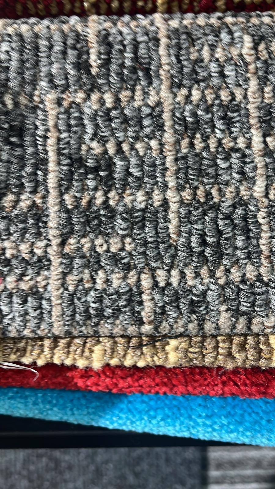 Halıfleks profesyonel döşeme uygulaması, hızlı ve kaliteli montaj.