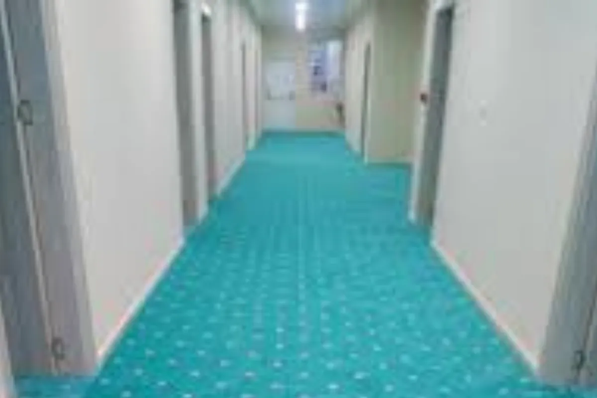 Yurt halısı genel görünümü, öğrenci yurtları için dayanıklı ve ekonomik halı çözümü.